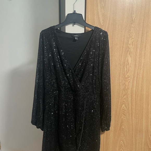 Forever 21 Dresses & Skirts - Forever 21 Black Sequin Long Sleeve Dress